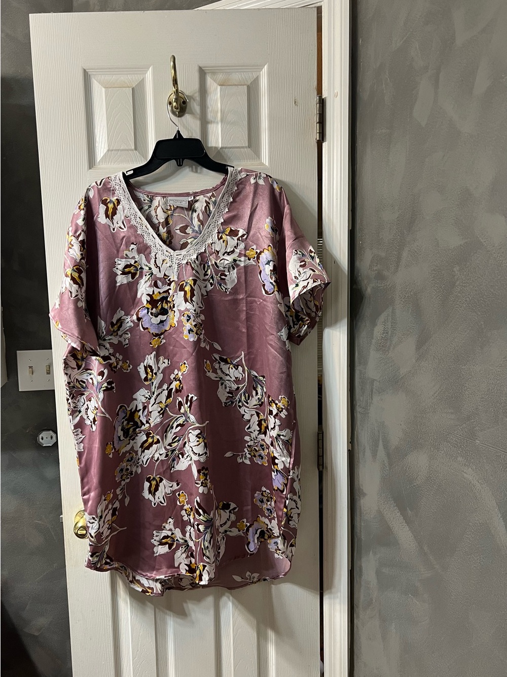 Gold Coast Women’s Plus Size 1X Mauve Floral Satin Nightgown Sleep Shirt